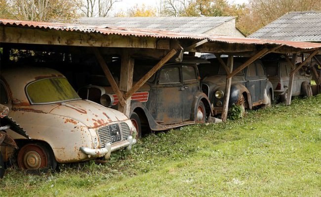 vintage-old-cars-allabout.gr_-650x400