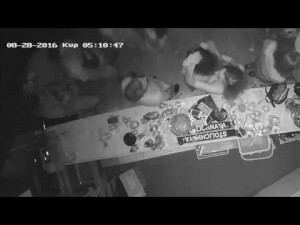 Συνέβη στα Χανιά: Με ποιον τρόπο μπορεί κάποιος να σας κλέψει το κινητό από το μπαρ; (video)
