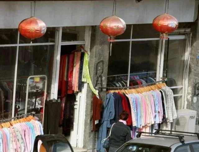 Le Monde: Κίνδυνος θάνατος τα κινεζικά ρούχα…