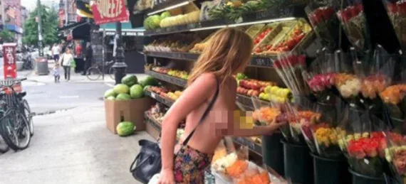 Η κόρη της Ντέμι Μουρ πήγε για ψώνια γυμνή (Photos)