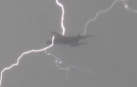 Κεραυνός χτύπησε το αεροπλάνο της Εθνικής Ισπανίας