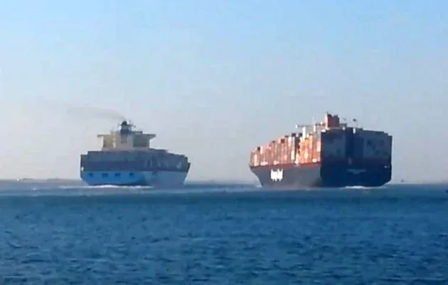 Σύγκρουση «γιγάντιων εμπορικών πλοίων  » στη Διώρυγα του Σουέζ (video)
