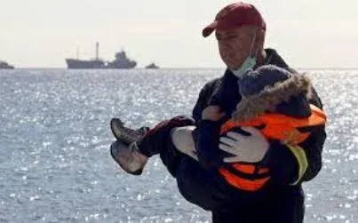Ακυβέρνητο σκάφος με μετανάστες ανοικτά της Κρήτης με 42 μετανάστες και μεταξύ αυτών δυο 16χρονα παιδιά.