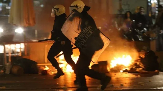 Το Ηράκλειο, η Αθήνα και οι άλλες πόλεις “μετρούν” τις πληγές τους ( Φωτο)