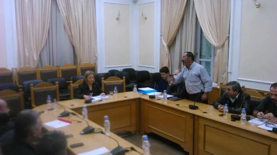 Ένταση στην σύσκεψη με τους παραγωγούς αγγουριού στην Περιφέρεια Κρήτης για τα απούλητα αγγούρια