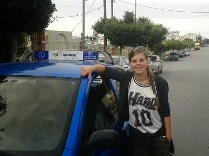 Ηρακλειώτισσα η νεότερη οδηγός στην Ελλάδα – Απέκτησε δίπλωμα σε 11 μόλις ημέρες!