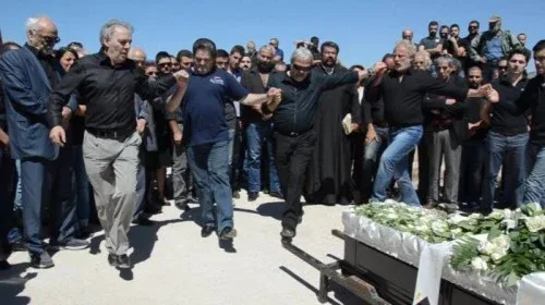 Έτσι αποχαιρετούν τους άντρες στα Ανώγεια Κρήτης… Ένα συγκλονιστικό βίντεο…