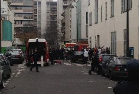 12 νεκροί από το μακελειό στο Παρίσι – “Ο Αλλάχ είναι μεγάλος”, φώναζαν οι δράστες (VIDEO)