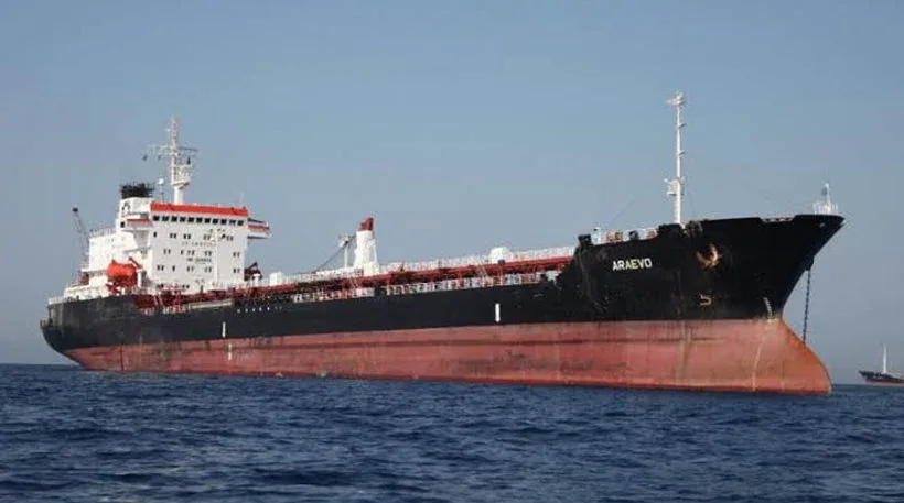 Λιβυκός στρατός: Το ελληνικό δεξαμενόπλοιο «Araevo» που βομβαρδίστηκε στη Ντέρνα μετέφερε Ισλαμιστές