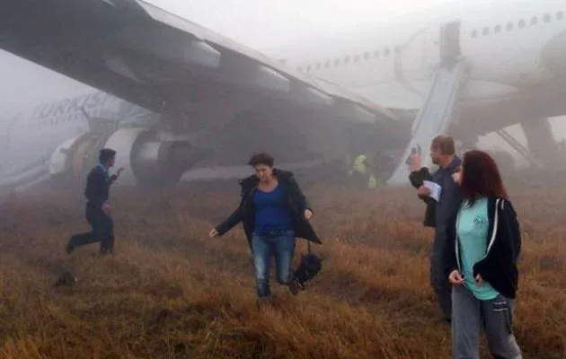 Αεροπορικό ατύχημα λόγω πυκνής ομίχλης στο Νεπάλ (video, εικόνες)