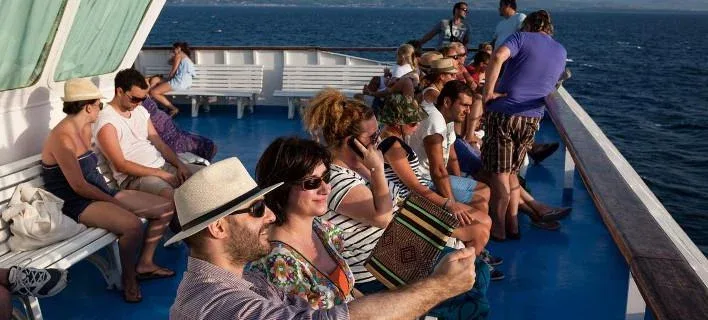 Απίθανη τροπολογία: Επίδομα 500 ευρώ σε κάθε Γερμανό που κάνει διακοπές στην Ελλάδα  Πηγή: Απίθανη τροπολογία: Επίδομα 500 ευρώ σε κάθε Γερμανό που κάνει διακοπές στην Ελλάδα