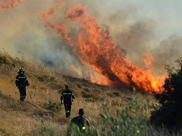 Εξαπλώνεται ραγδαία η πυρκαγιά στο Ρουσσοσπίτι Ρεθύμνου λόγω ισχυρών ανέμων….Αναμένεται να εκκενωθούν σπίτια