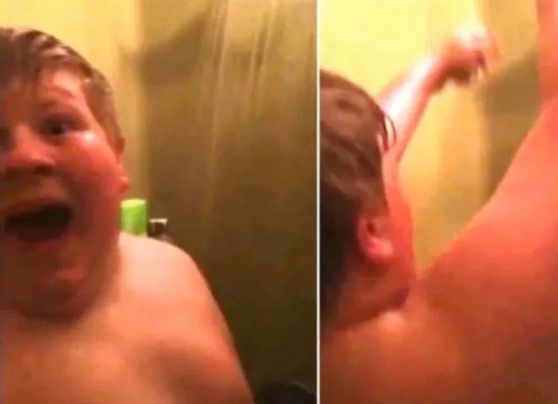 Απορούσαν γιατί αργούσε ο 12χρονος γιος τους στο μπάνιο – Τον έπιασαν στα πράσα! (video)