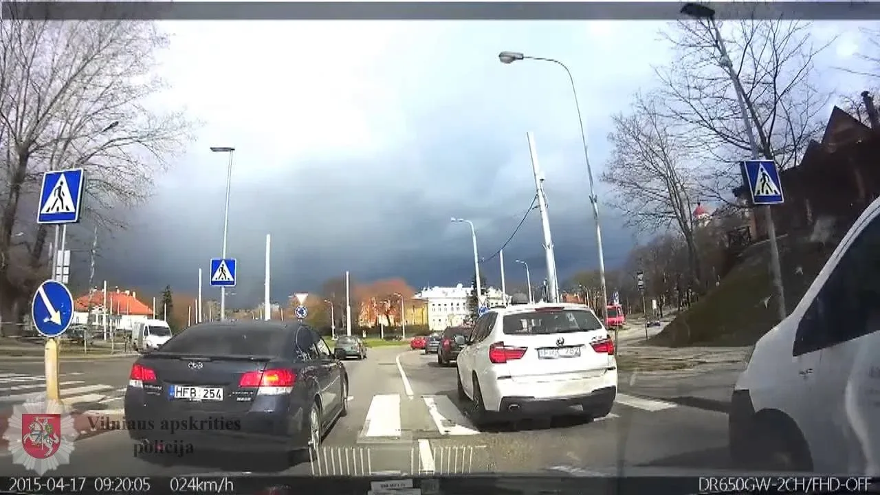 Η αστυνομία ήθελε να σταματήσει αυτή την Mercedes….. αλλά δεν το περίμεναν αυτό που συνέβη!(video)