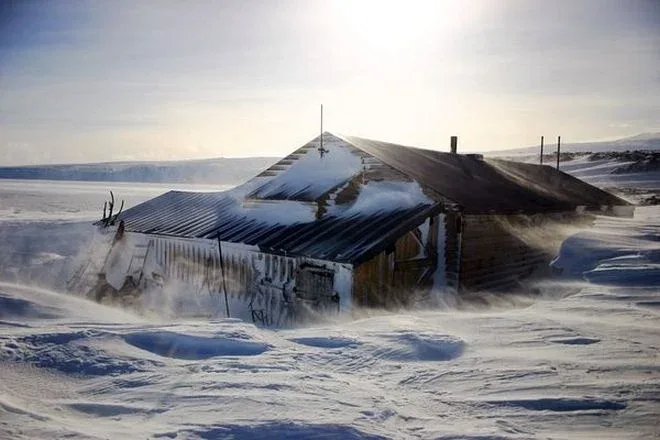 Βρήκαν ένα σπίτι στα βάθη της παγωμένης Ανταρκτικής, στους -93 °C … Δεν φαντάζεστε τι είδαν μέσα (Video)