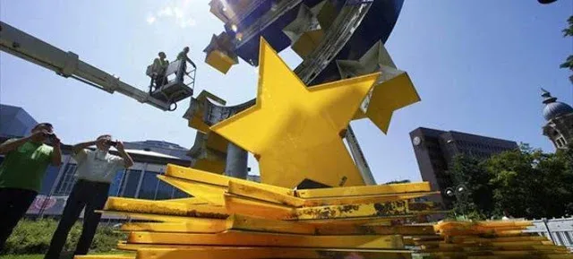 Έβγαλαν όλα τα αστέρια από το σήμα του Ευρώ στην ΕΚΤ λόγω… [ΦΩΤΟ]