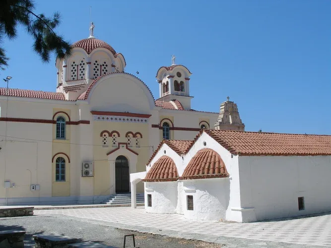 Η ιστορία του ιερού ναού του Αγίου Τίτου Πολιούχου του Τυμπακίου ,χρόνια πολλά σε όλους