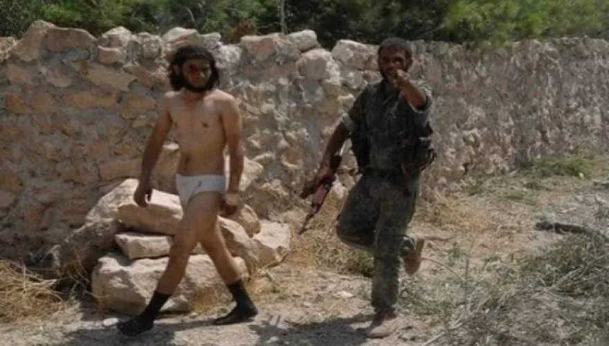 Όταν οι Κούρδοι… ξεβρακώνουν τους σατανάδες του ISIS.Δείτε γιατί..