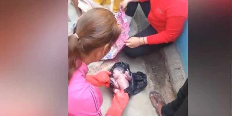 Σοκ: Γυναίκα βρήκε το μωράκι πεταμένο στο δρόμο…..μέσα σε μια μαύρη πλαστική σακούλα (Video)