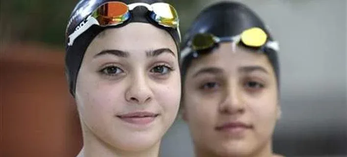 Απίστευτο: Αδερφές κολυμβήτριες από τη Συρία κολύμπησαν τρεις ώρες για να φθάσουν στη Μυτιλήνη [εικόνες]