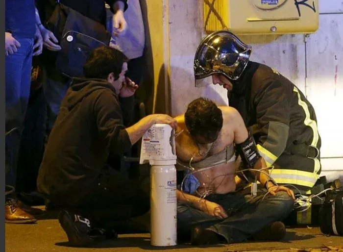 Καρέ καρέ η νύχτα του τρόμου στο Παρίσι -Φωτογραφίες και Βίντεο