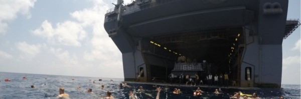 21 φωτογραφίες που δείχνουν τι κάνουν στον ωκεανό για διασκέδαση οι ναύτες στο Αμερικανικό ναυτικό.