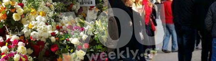 Χαμός πάνω από τον τάφο του Παντελίδη: Δεκάδες άτομα τραγουδάνε τις επιτυχίες του και τον χειροκροτούν (Photos + Video)