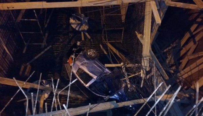 “Βουτιά” θανάτου 45χρονου στα Χανιά – Αυτοκίνητο έπεσε σε βάθος 10 μέτρων (φωτο)