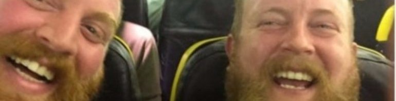 Δεν υπάρχει: Επιβάτης αεροπλάνου βρήκε στο διπλανό του το δίδυμό του και … Κι έβγαλε selfie