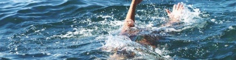 Νεκρός 26χρονος τουρίστας – Χτυπήθηκε από κεραυνό ενώ κολυμπούσε