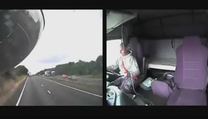 Τραγωδία: Οδηγός φορτηγού ασχολείται με το κινητό του και σκοτώνει μάνα και τα τρία της παιδιά (βίντεο)
