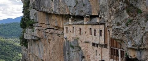 Μονή Κηπίνας: Το εντυπωσιακό μοναστήρι μέσα στο βράχο που προκαλεί δέος! (photos)
