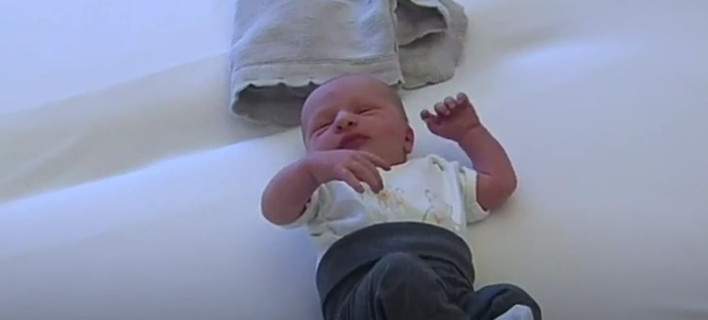 Το πρώτο μωρό του 1980 γέννησε το πρώτο μωρό του 2017 [εικόνα & βίντεο]