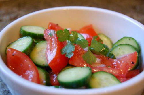 Το Απόλυτο Σοκ: Ποτέ ξανά ντομάτα μαζί με αγγούρι στη σαλάτα – Δείτε γιατί…