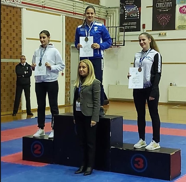 Το Χρυσό μετάλλιο κατέκτησε η Κέλλυ Κυδωνάκη στο πανελλήνιο πρωτάθλημα Καράτε ανδρών – γυναικών