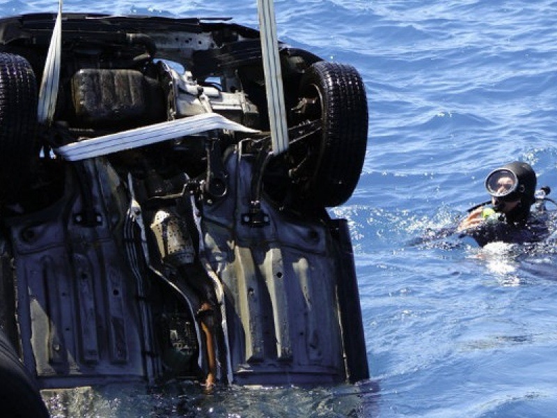 Αυτοκίνητο έπεσε στην θάλασσα νεκρός ο οδηγός