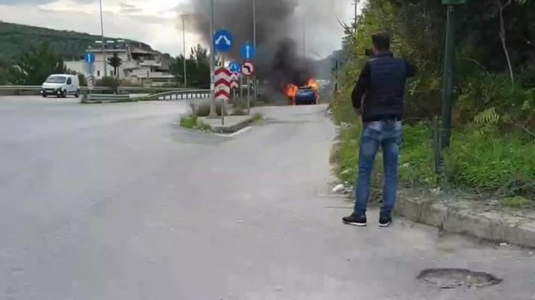Αυτοκίνητο άρπαξε φωτιά στο δρόμο Ηρακλείου - Μεσαράς - Δείτε βίντεο