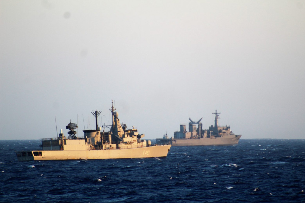 Σκηνικό πολέμου: Τουρκικές φρεγάτες έδιωξαν το Nautical Geo από την κυπριακή ΑΟΖ