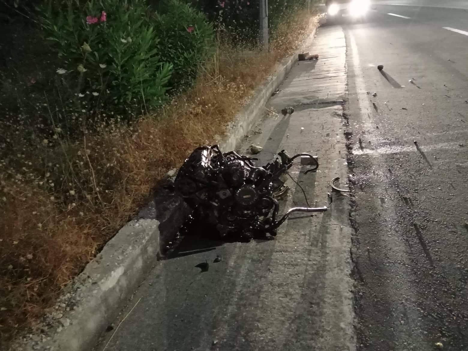 Άγιο είχε νεαρός οδηγός στην Κρήτη: Τράκαρε και κινητήρας του ΙΧ εκτοξεύτηκε στα 100 μέτρα