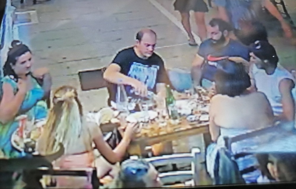 Παρέα 6 ατόμων έφαγε μέχρι… σκασμού σε μαγαζί στο Ρέθυμνο έφυγε από το μαγαζί χωρίς να πληρώσει