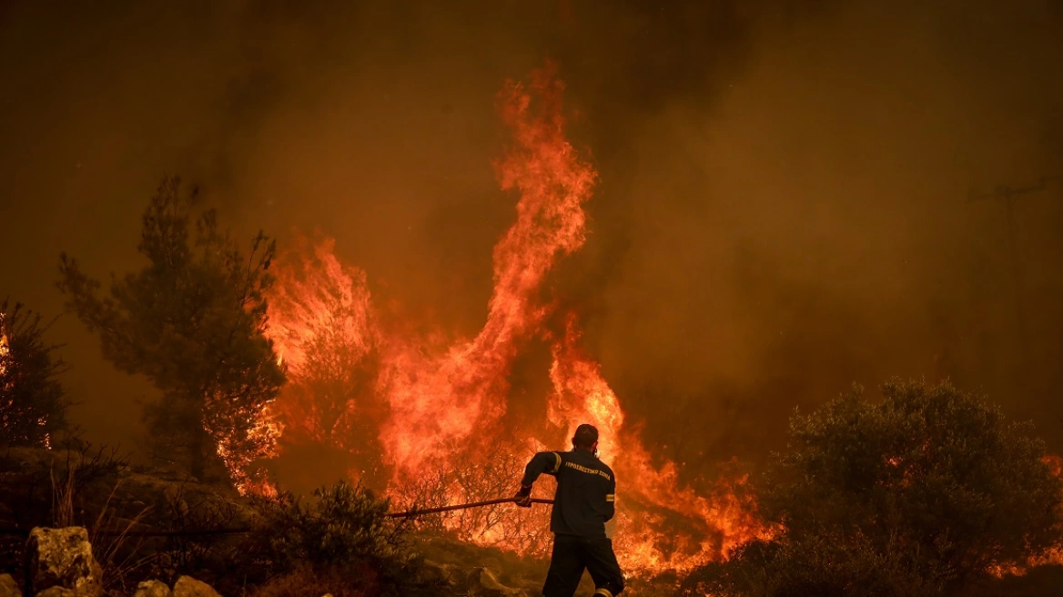 Μεγάλη φωτιά στον Αμπελούζο – Ισχυρή πυροσβεστική δύναμη στην περιοχή
