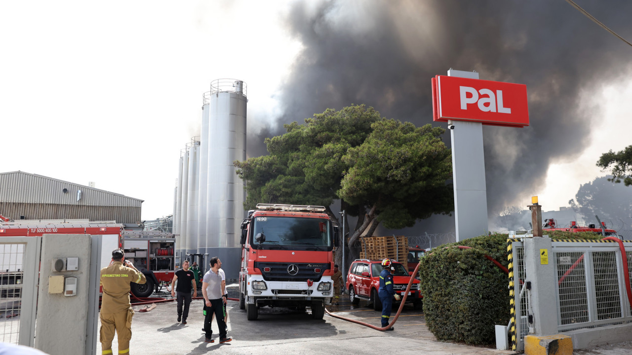 Ποιο είναι το εργοστάσιο που καίγεται στην Κάτω Κηφισιά