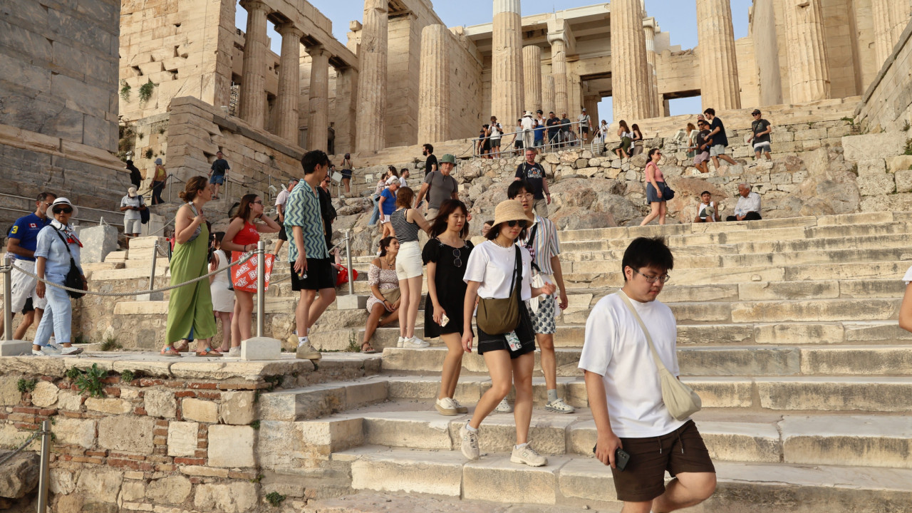 Ακρόπολη: Κλειστή λόγω καύσωνα από 12.00 έως 17.00