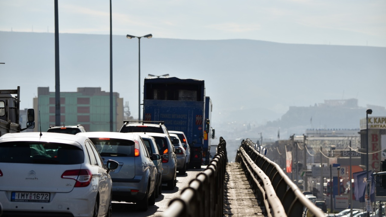 Κίνηση: Μεγάλο μποτιλιάρισμα λόγω συγκρούσεων στην Κηφισού