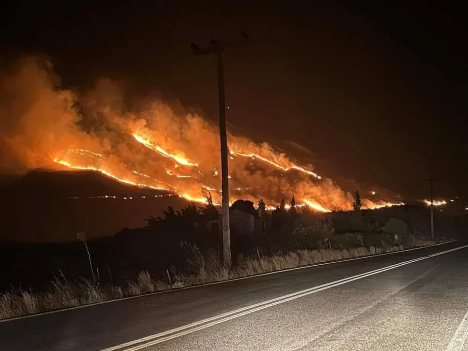 Κόλαση φωτιάς στο νότιο Ρέθυμνο – Μήνυμα του 112 σε κατοίκους – Τιτάνια μάχη με τις φλόγες