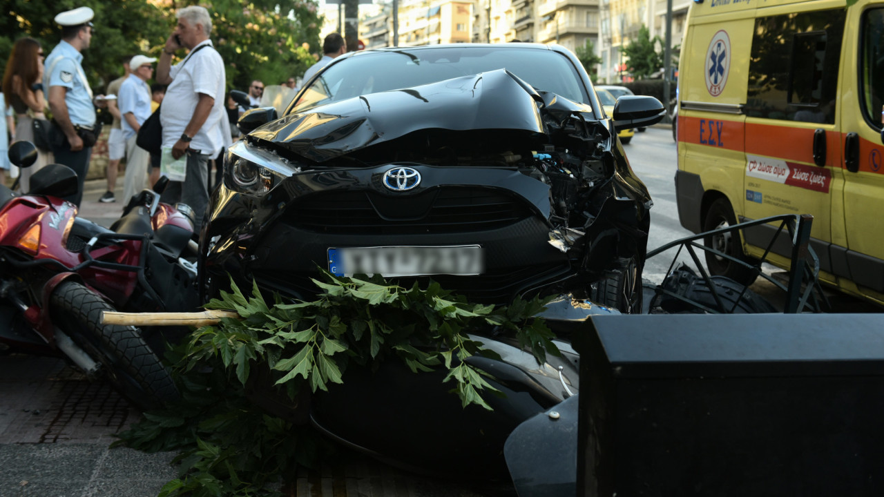 Τροχαίο ατύχημα στην Κηφισίας – Παρασύρθηκαν πεζοί