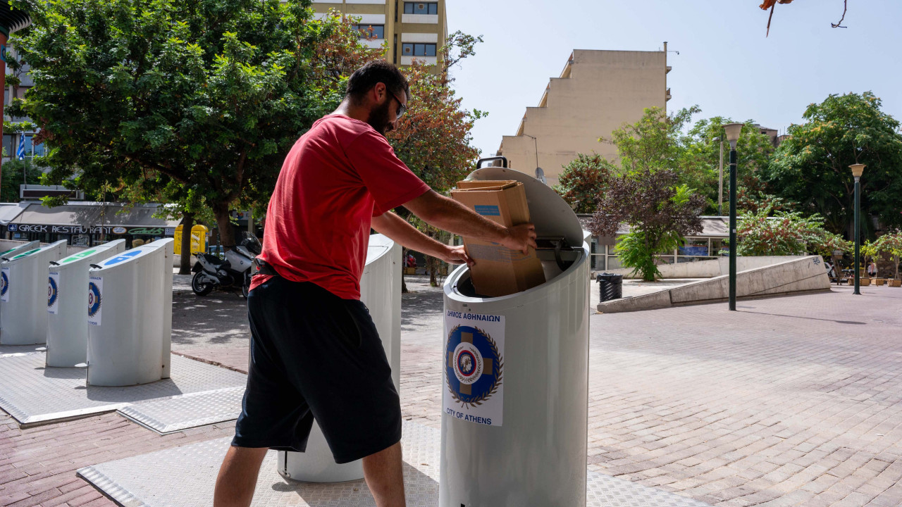 Δήμος Αθηναίων: Μην κατεβάζετε σκουπίδια στους κάδους τις ημέρες του καύσωνα