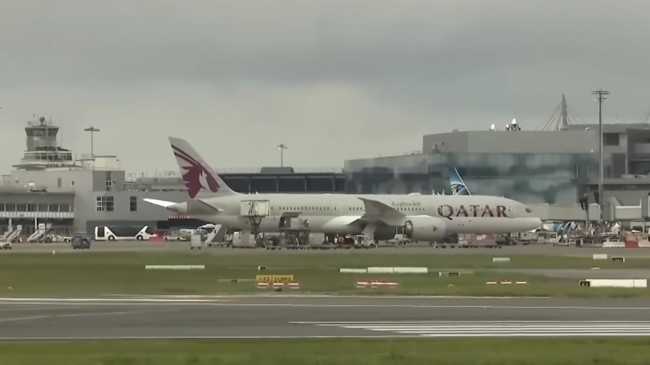 Qatar Airways: Επιβάτες «εγκλωβίστηκαν» σε αεροσκάφος λόγω βλάβης στο Ελ Βενιζέλος, χωρίς κλιματισμό