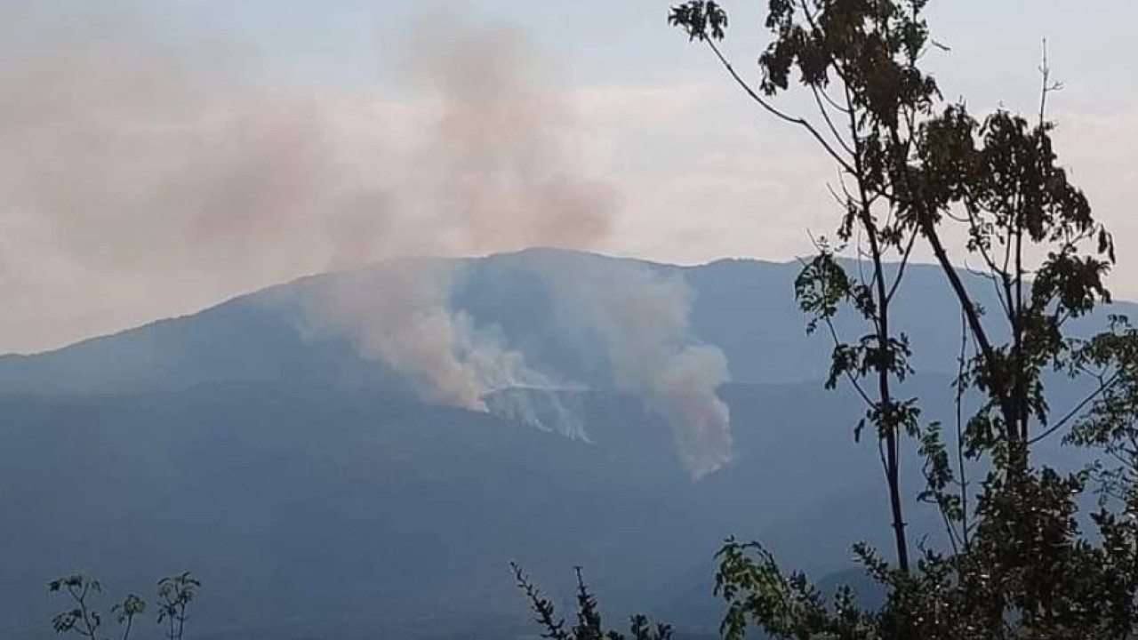 Δράμα: Συνεχίζει να καίει η φωτιά στο Φαλακρό