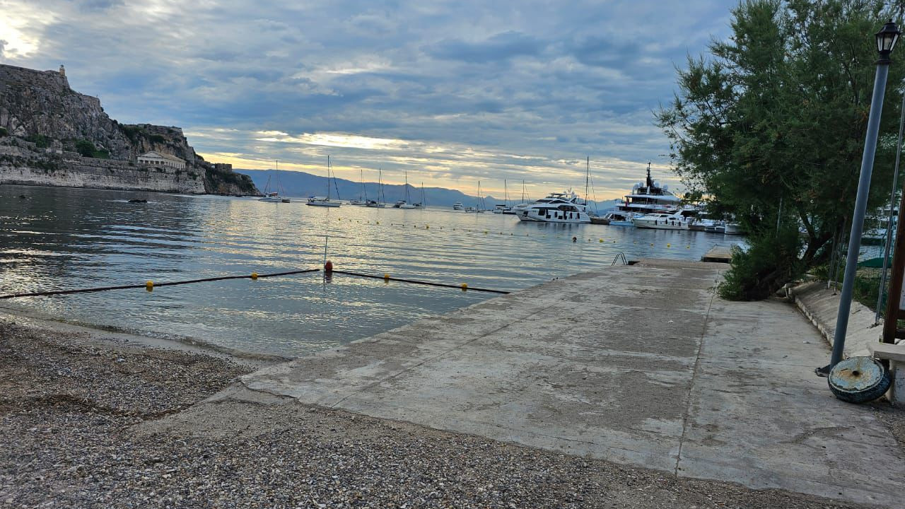 Κέρκυρα: Επέμβαση κλιμακίου Κτηματικής Υπηρεσίας και ΕΛΑΣ σε παραλία